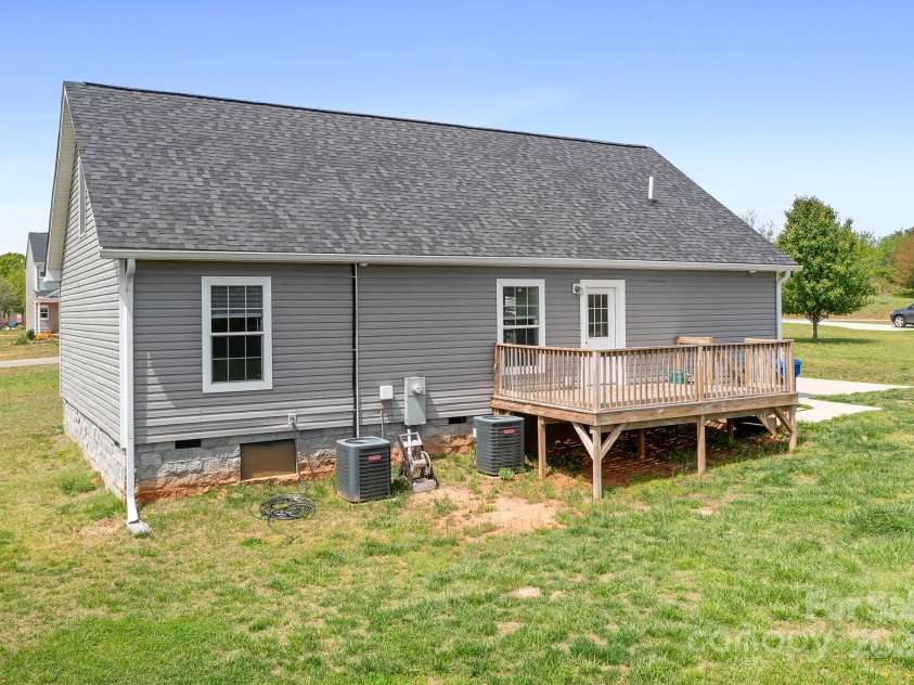 123 Pumice Drive, Statesville, NC 28625.  MLS# CAR4246160, YatesRealty ID 19254. Nice sized back deck overlooks almost an acre of property. Great for cookouts and running around space!