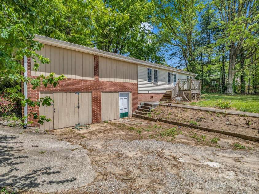 1916 Old Spartanburg Road, Hendersonville, NC 28792.  MLS# CAR4378885, YatesRealty ID 19254. 