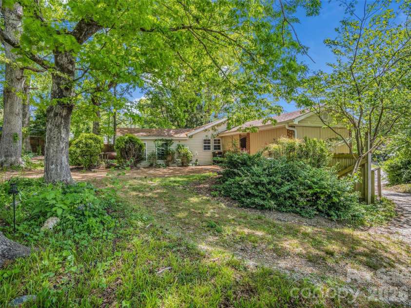 1916 Old Spartanburg Road, Hendersonville, NC 28792.  MLS# CAR4378885, YatesRealty ID 19254. 