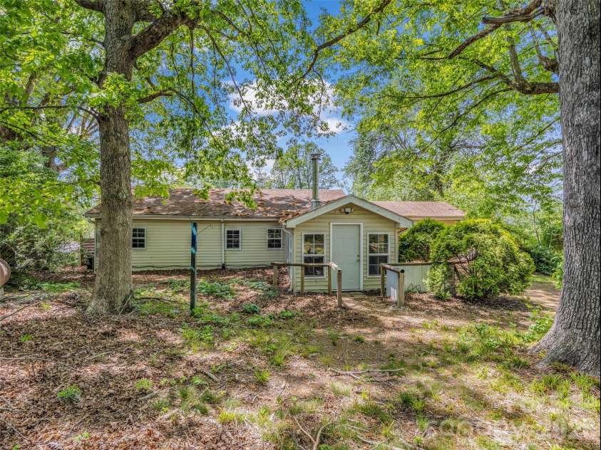 1916 Old Spartanburg Road, Hendersonville, NC 28792.  MLS# CAR4378885, YatesRealty ID 19254. 