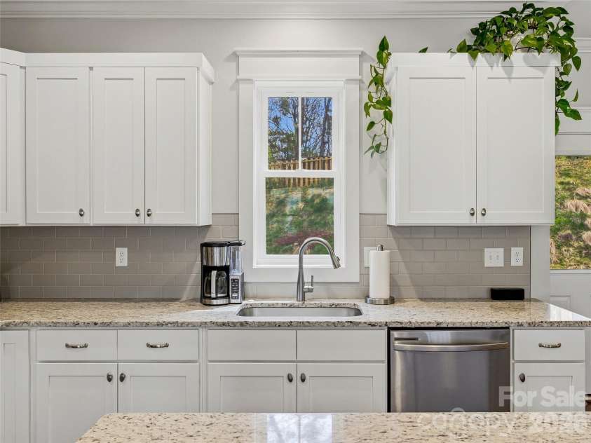 205 Weybridge Drive, Arden, NC 28704.  MLS# CAR4366273, YatesRealty ID 19255. Kitchen with granite countertops