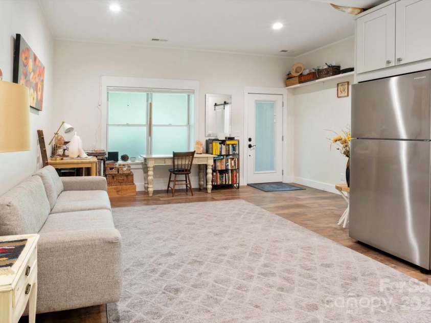 45 Mountain View Road, Black Mountain, NC 28711.  MLS# CAR4240438, YatesRealty ID 19255. 