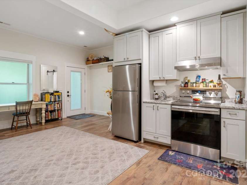 45 Mountain View Road, Black Mountain, NC 28711.  MLS# CAR4240438, YatesRealty ID 19255. 