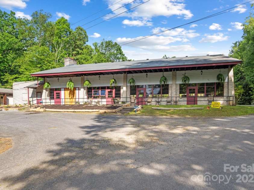 45 Mountain View Road, Black Mountain, NC 28711.  MLS# CAR4240438, YatesRealty ID 19255. 