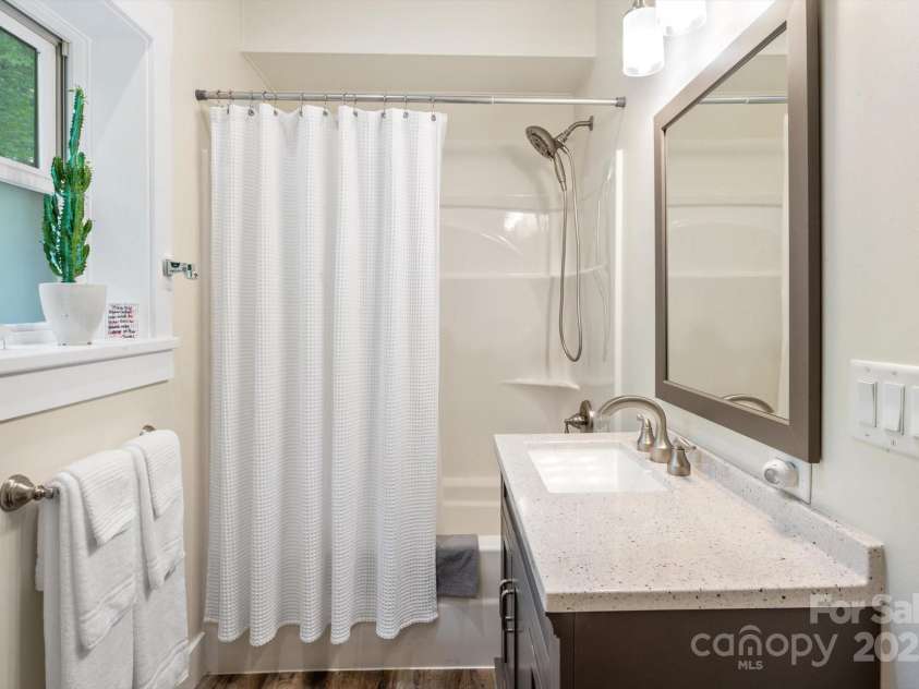 45 Mountain View Road, Black Mountain, NC 28711.  MLS# CAR4240438, YatesRealty ID 19255. 