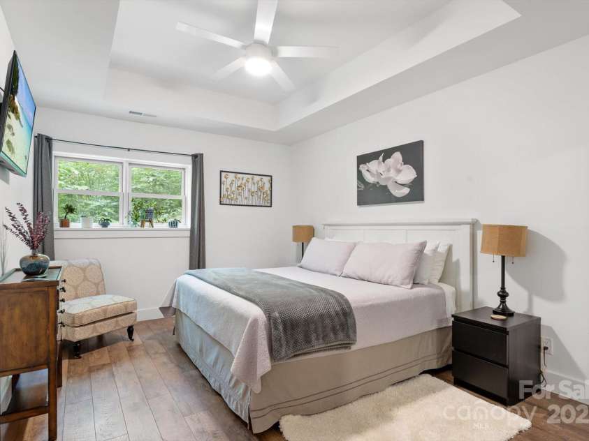 45 Mountain View Road, Black Mountain, NC 28711.  MLS# CAR4240438, YatesRealty ID 19255. 