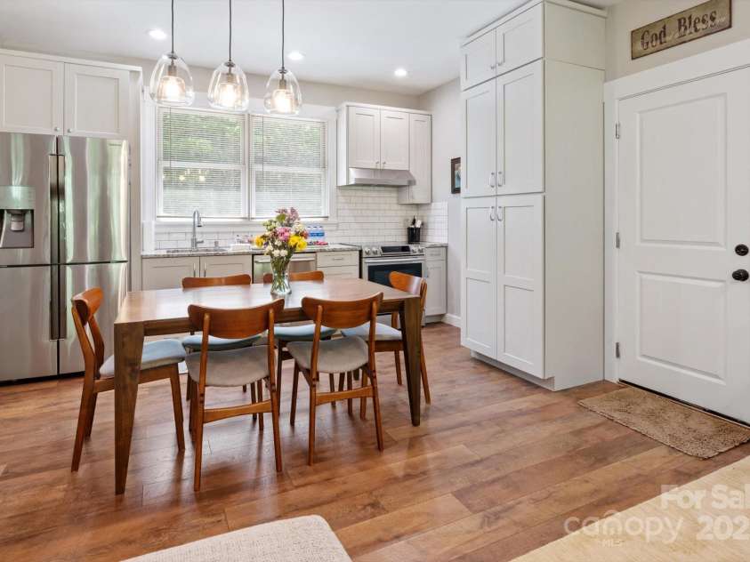 45 Mountain View Road, Black Mountain, NC 28711.  MLS# CAR4240438, YatesRealty ID 19255. 