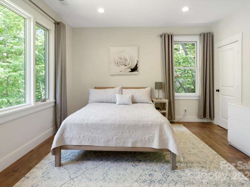 45 Mountain View Road, Black Mountain, NC 28711.  MLS# CAR4240438, YatesRealty ID 19255. 