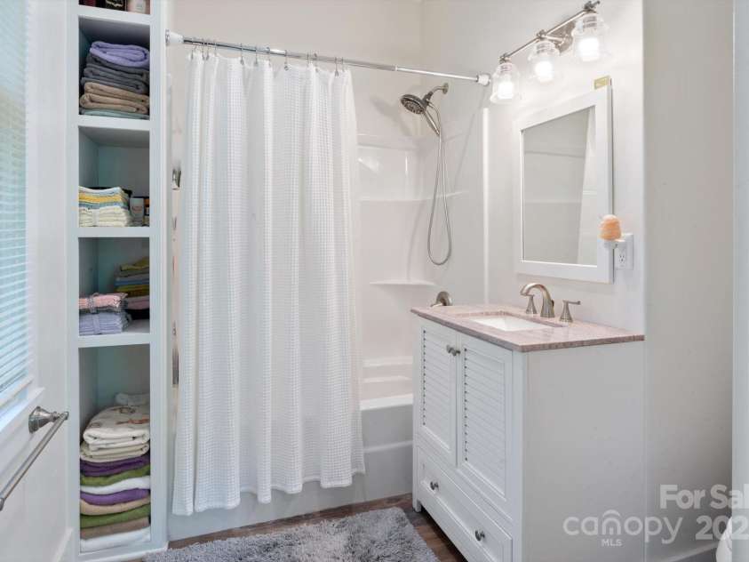 45 Mountain View Road, Black Mountain, NC 28711.  MLS# CAR4240438, YatesRealty ID 19255. 