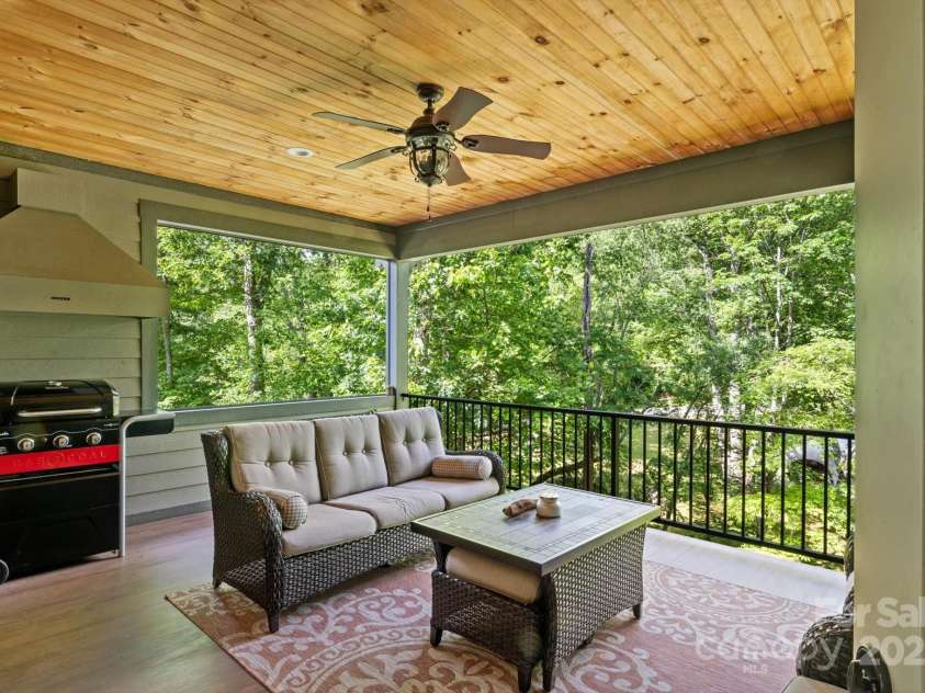 45 Mountain View Road, Black Mountain, NC 28711.  MLS# CAR4240438, YatesRealty ID 19255. 