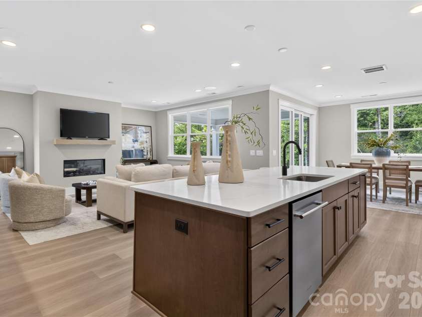 10934 Old Ravine Trail, Huntersville, NC 28078.  MLS# CAR4334775, YatesRealty ID 19256. Kitchen Island