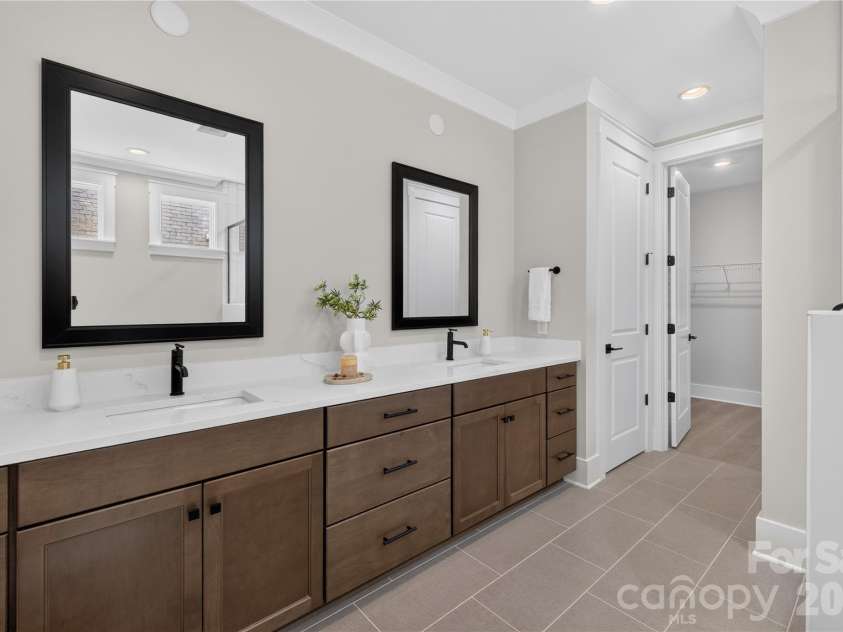 10934 Old Ravine Trail, Huntersville, NC 28078.  MLS# CAR4334775, YatesRealty ID 19256. Primary Bath