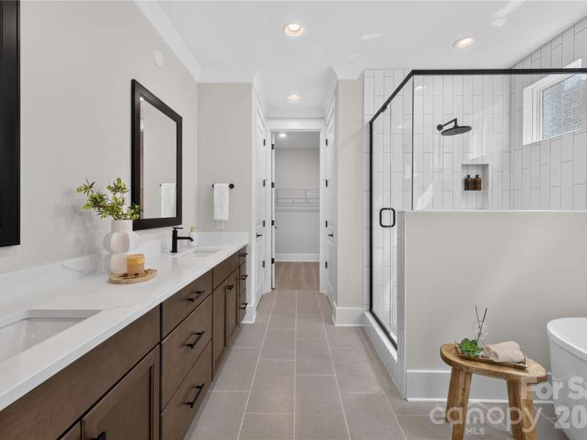 10934 Old Ravine Trail, Huntersville, NC 28078.  MLS# CAR4334775, YatesRealty ID 19256. Primary Bath