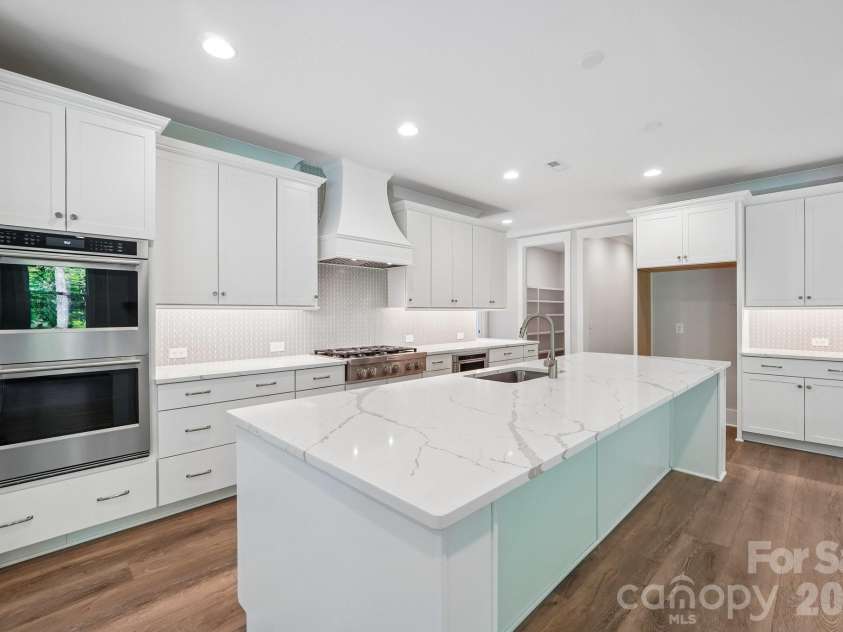 10938 Old Ravine Trail, Huntersville, NC 28078.  MLS# CAR4334825, YatesRealty ID 19257. Kitchen