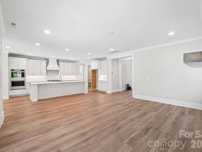 10938 Old Ravine Trail, Huntersville, NC 28078.  MLS# CAR4334825, YatesRealty ID 19257. Kitchen
