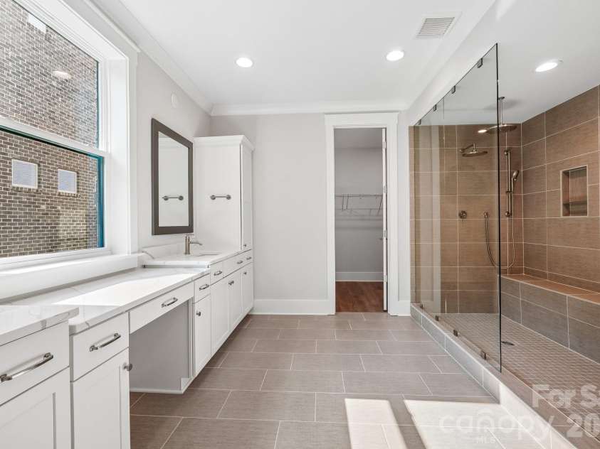 10938 Old Ravine Trail, Huntersville, NC 28078.  MLS# CAR4334825, YatesRealty ID 19257. Primary Bath