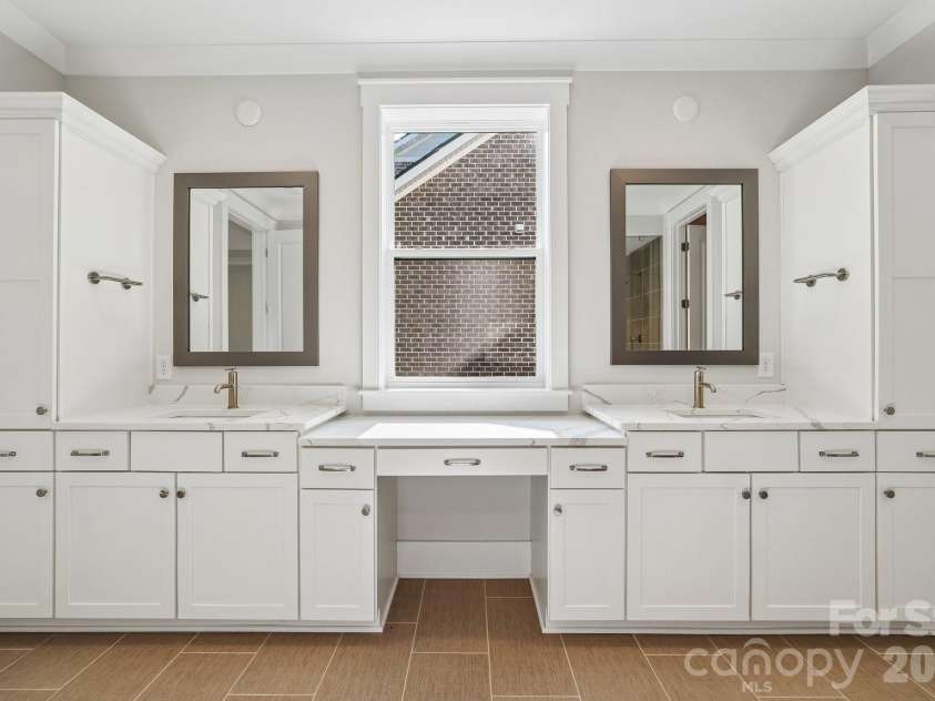 10938 Old Ravine Trail, Huntersville, NC 28078.  MLS# CAR4334825, YatesRealty ID 19257. Primary vanities