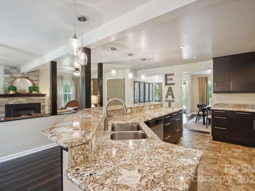 840 Lenoir Road, Morganton, NC 28655.  MLS# CAR4249671, YatesRealty ID 19257. Kitchen