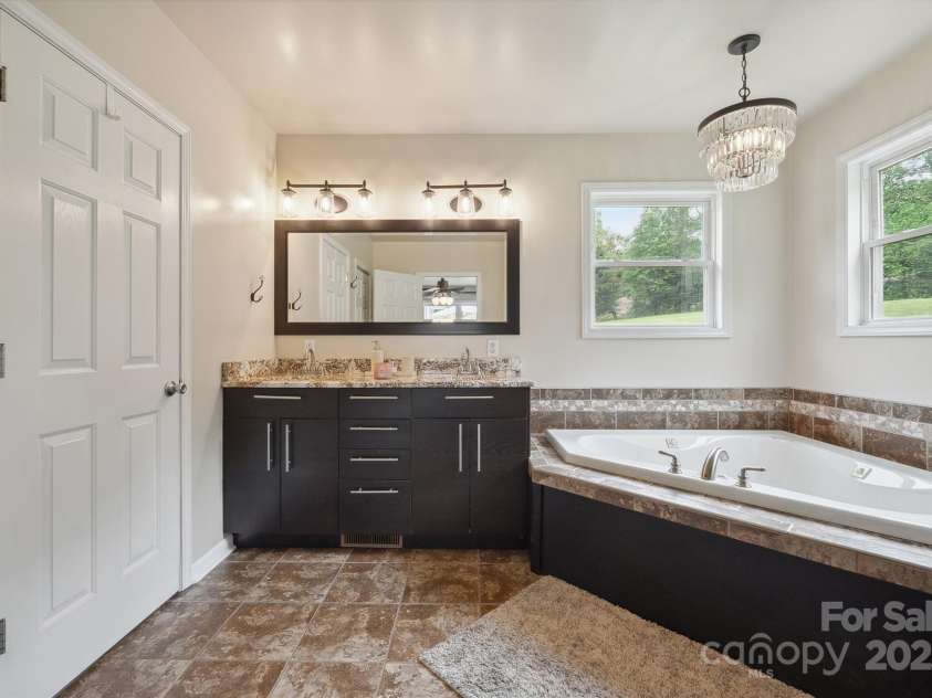 840 Lenoir Road, Morganton, NC 28655.  MLS# CAR4249671, YatesRealty ID 19257. Primary Bath
