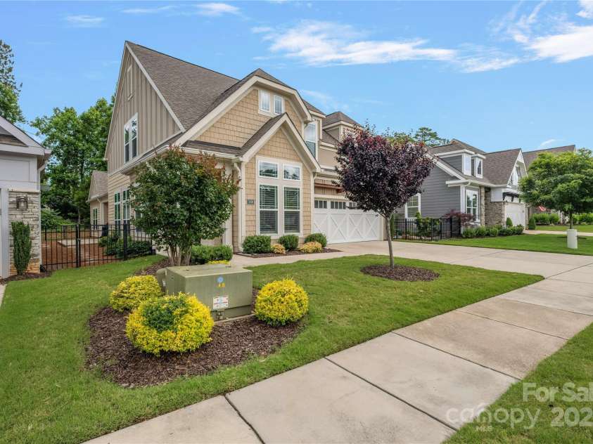 3008 Laney Pond Road, Matthews, NC 28104.  MLS# CAR4266715, YatesRealty ID 19259. 