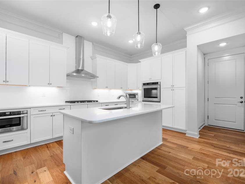 3008 Laney Pond Road, Matthews, NC 28104.  MLS# CAR4266715, YatesRealty ID 19259. 