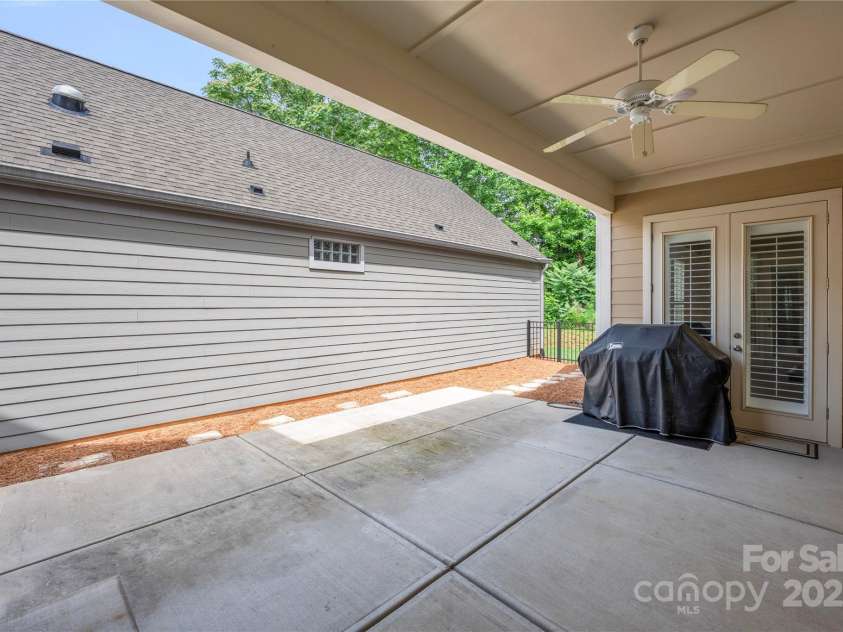 3008 Laney Pond Road, Matthews, NC 28104.  MLS# CAR4266715, YatesRealty ID 19259. 