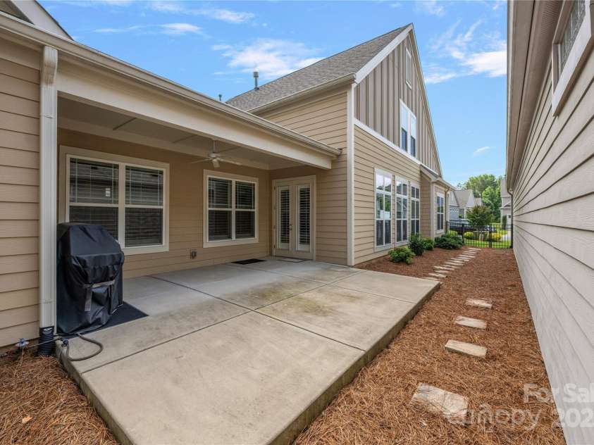 3008 Laney Pond Road, Matthews, NC 28104.  MLS# CAR4266715, YatesRealty ID 19259. 