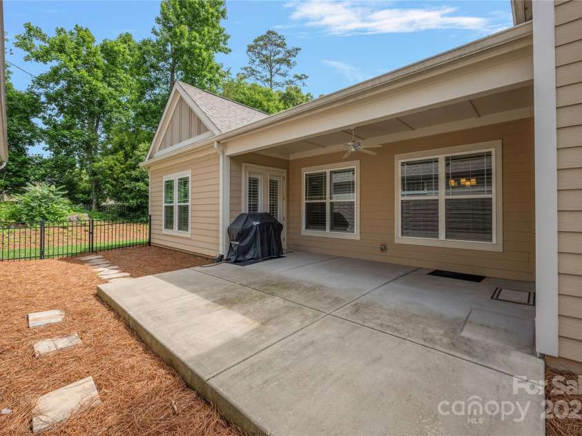 3008 Laney Pond Road, Matthews, NC 28104.  MLS# CAR4266715, YatesRealty ID 19259. 