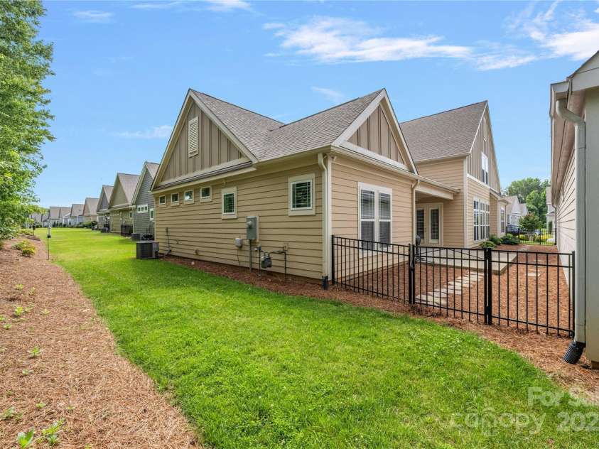 3008 Laney Pond Road, Matthews, NC 28104.  MLS# CAR4266715, YatesRealty ID 19259. 