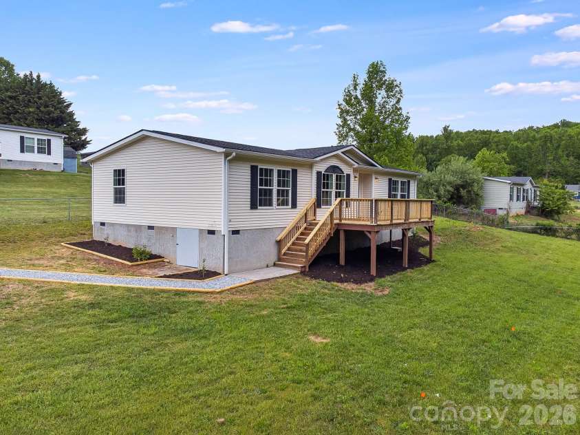 44 morning Lane, Hendersonville, NC 28792.  MLS# CAR4377475, YatesRealty ID 19259. 