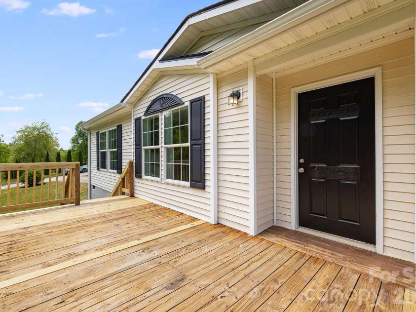 44 morning Lane, Hendersonville, NC 28792.  MLS# CAR4377475, YatesRealty ID 19259. 