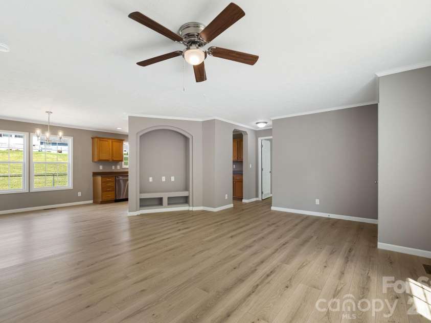 44 morning Lane, Hendersonville, NC 28792.  MLS# CAR4377475, YatesRealty ID 19259. 