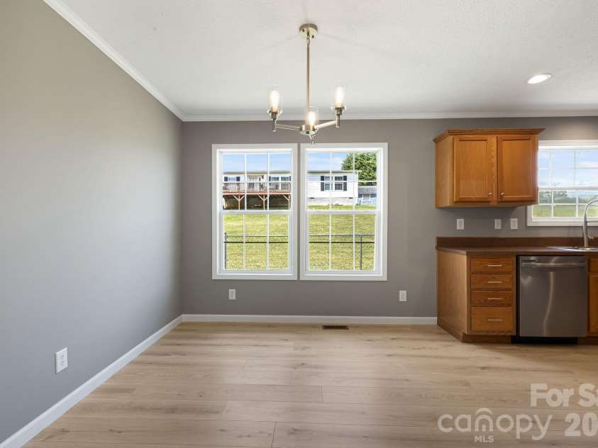 44 morning Lane, Hendersonville, NC 28792.  MLS# CAR4377475, YatesRealty ID 19259. 