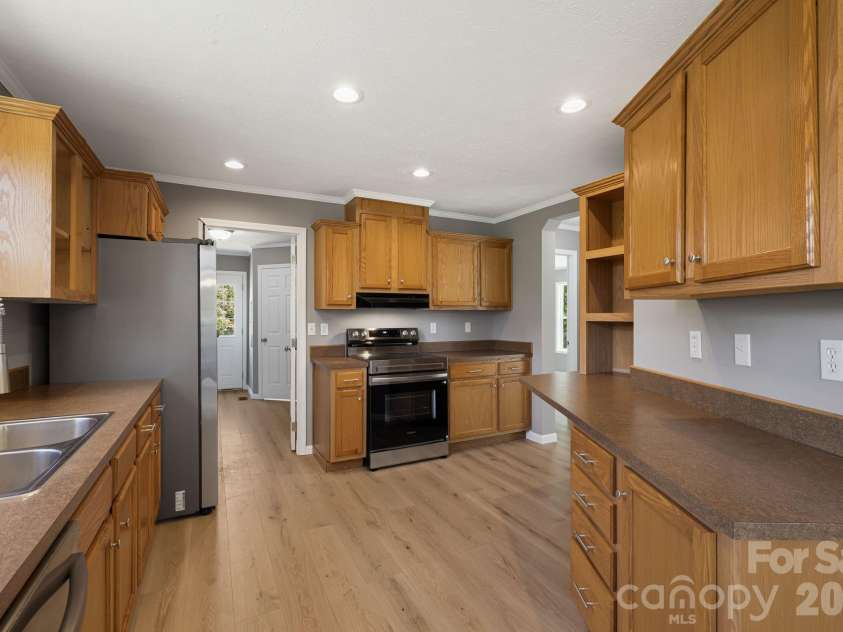 44 morning Lane, Hendersonville, NC 28792.  MLS# CAR4377475, YatesRealty ID 19259. 