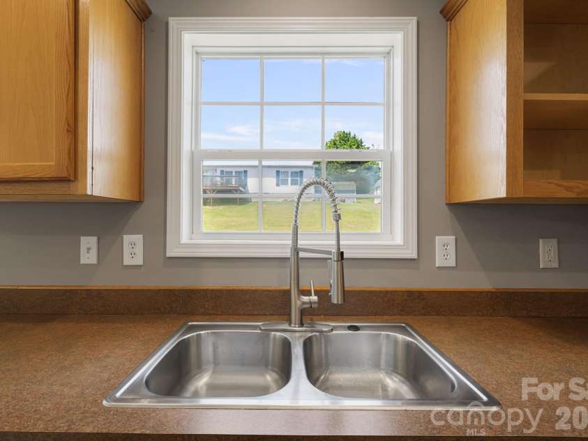 44 morning Lane, Hendersonville, NC 28792.  MLS# CAR4377475, YatesRealty ID 19259. 