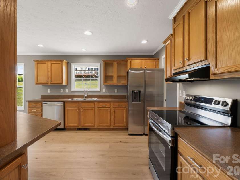 44 morning Lane, Hendersonville, NC 28792.  MLS# CAR4377475, YatesRealty ID 19259. 