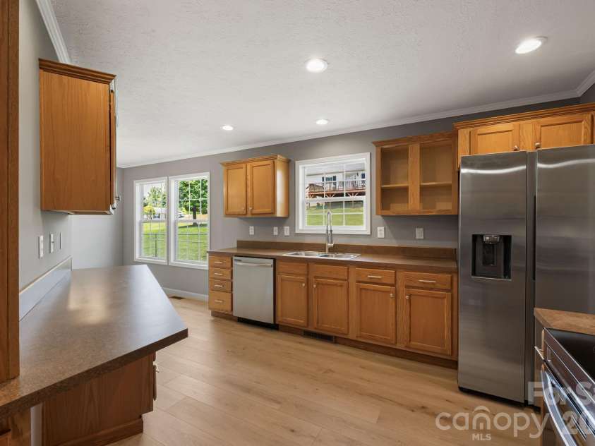 44 morning Lane, Hendersonville, NC 28792.  MLS# CAR4377475, YatesRealty ID 19259. 