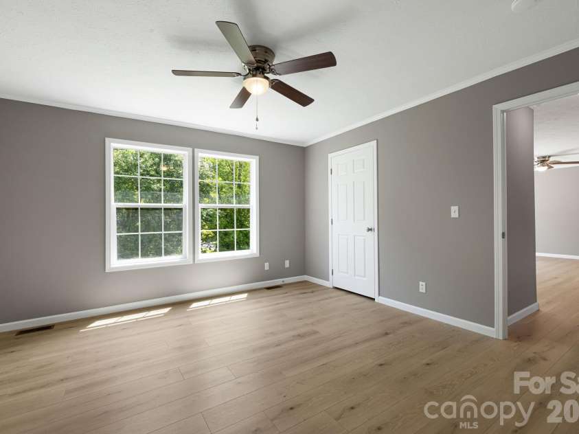 44 morning Lane, Hendersonville, NC 28792.  MLS# CAR4377475, YatesRealty ID 19259. 