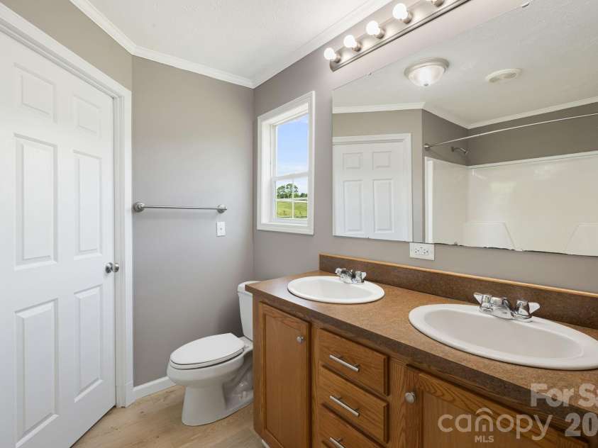 44 morning Lane, Hendersonville, NC 28792.  MLS# CAR4377475, YatesRealty ID 19259. 