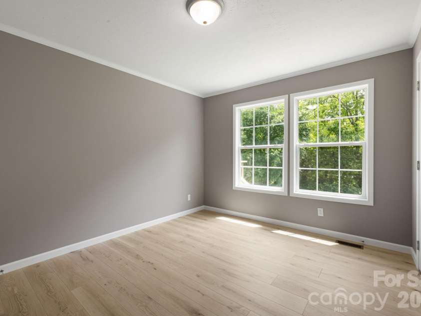 44 morning Lane, Hendersonville, NC 28792.  MLS# CAR4377475, YatesRealty ID 19259. 