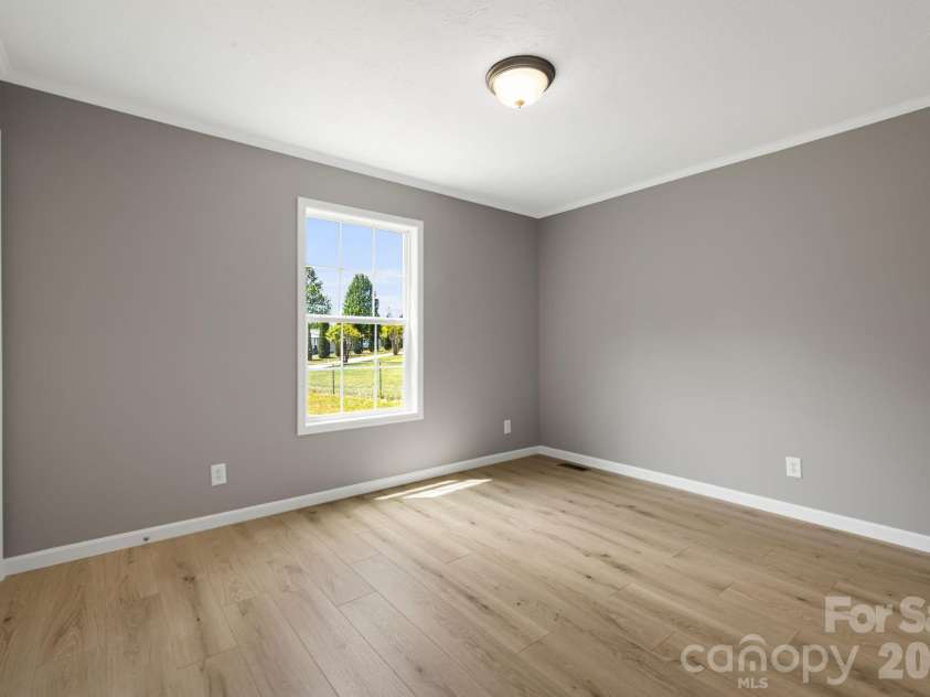 44 morning Lane, Hendersonville, NC 28792.  MLS# CAR4377475, YatesRealty ID 19259. 