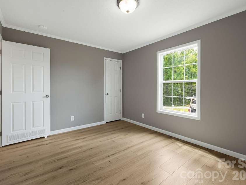 44 morning Lane, Hendersonville, NC 28792.  MLS# CAR4377475, YatesRealty ID 19259. 