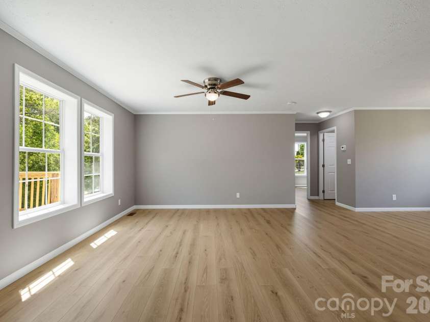 44 morning Lane, Hendersonville, NC 28792.  MLS# CAR4377475, YatesRealty ID 19259. 