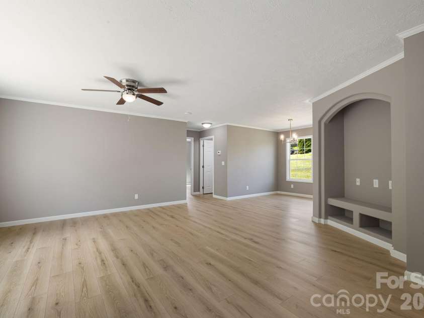 44 morning Lane, Hendersonville, NC 28792.  MLS# CAR4377475, YatesRealty ID 19259. 