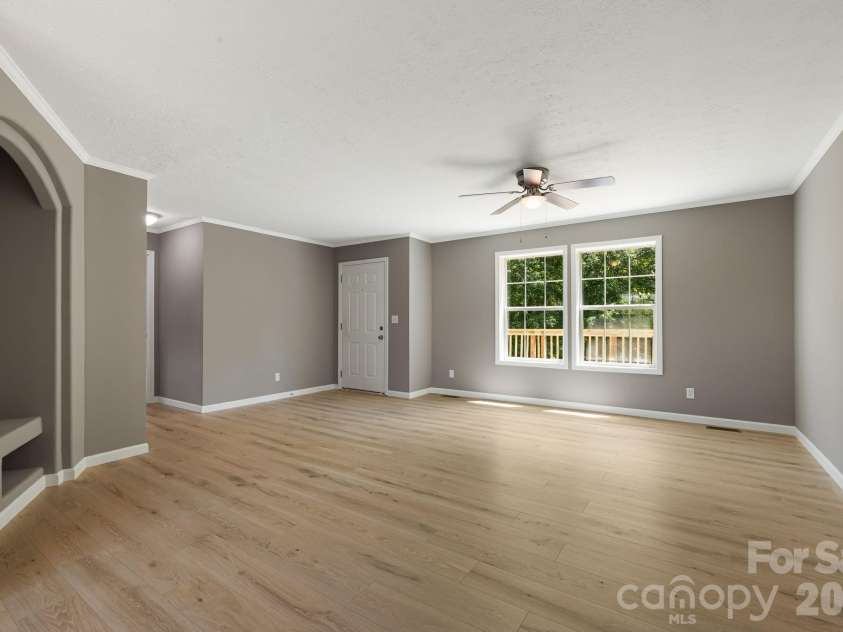 44 morning Lane, Hendersonville, NC 28792.  MLS# CAR4377475, YatesRealty ID 19259. 