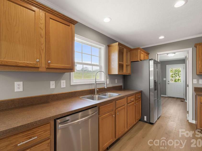 44 morning Lane, Hendersonville, NC 28792.  MLS# CAR4377475, YatesRealty ID 19259. 
