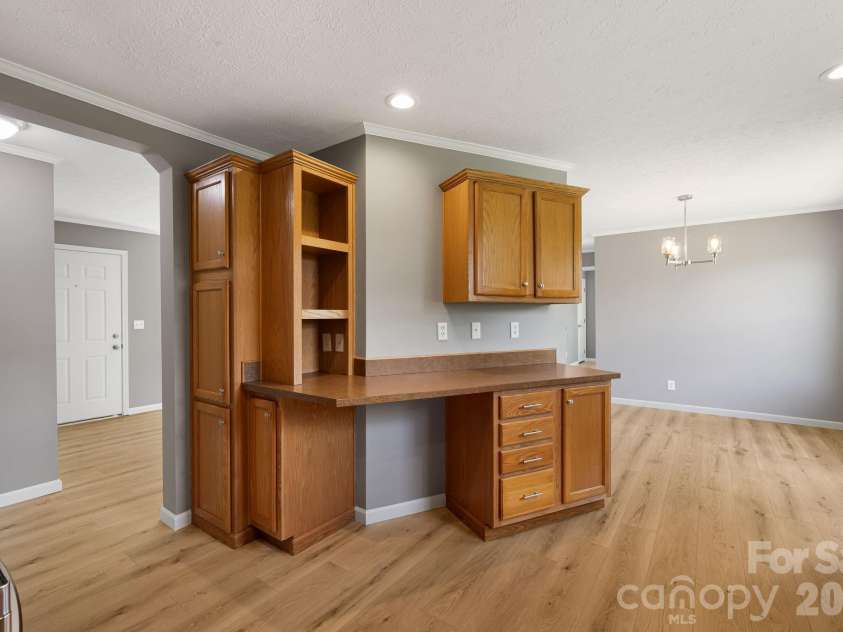 44 morning Lane, Hendersonville, NC 28792.  MLS# CAR4377475, YatesRealty ID 19259. 