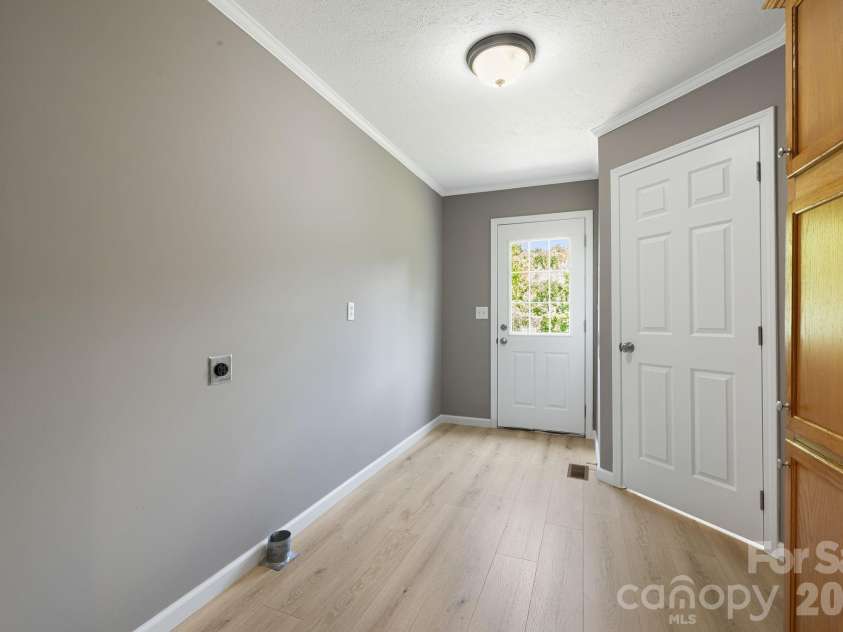 44 morning Lane, Hendersonville, NC 28792.  MLS# CAR4377475, YatesRealty ID 19259. 
