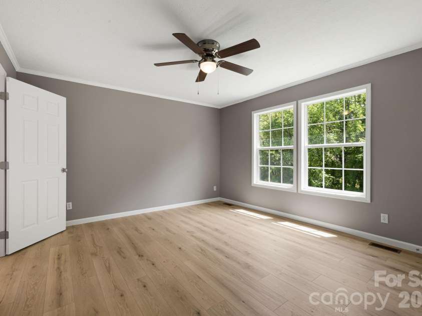 44 morning Lane, Hendersonville, NC 28792.  MLS# CAR4377475, YatesRealty ID 19259. 