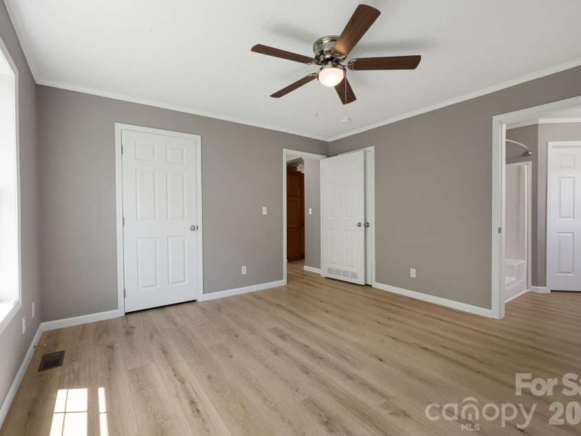 44 morning Lane, Hendersonville, NC 28792.  MLS# CAR4377475, YatesRealty ID 19259. 